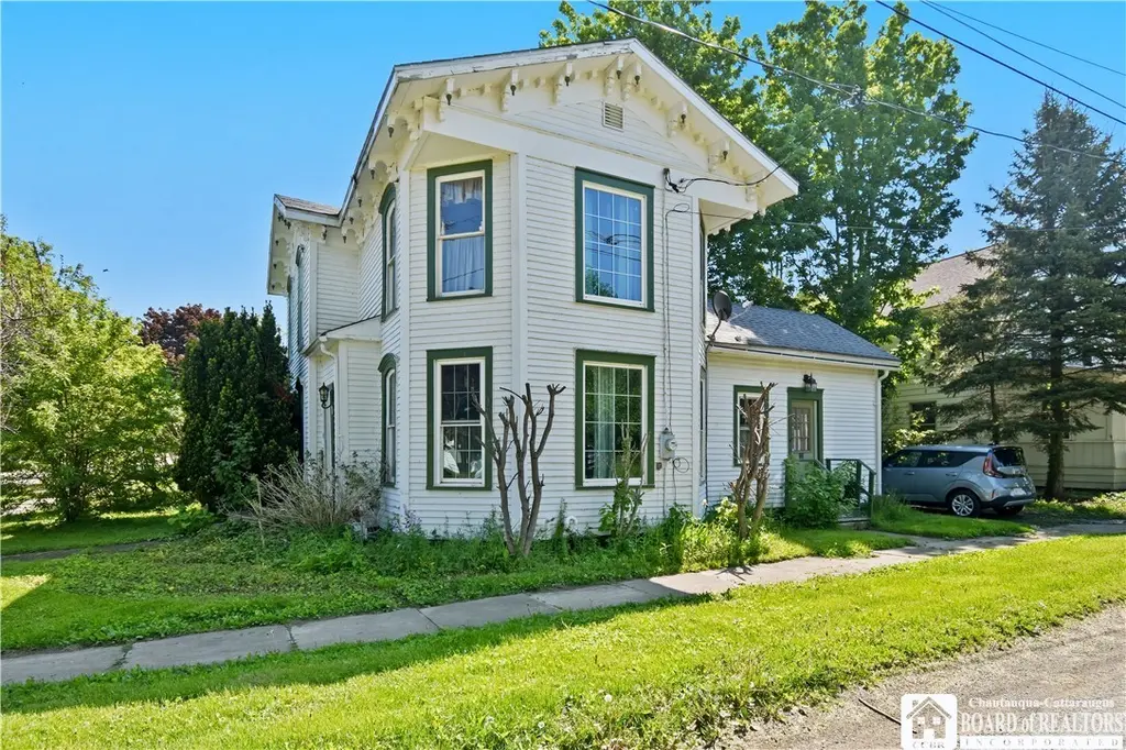 96 W Main St