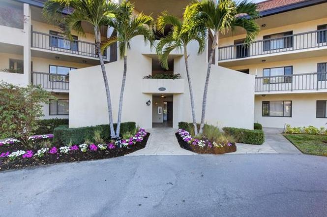 413 Augusta Blvd #206