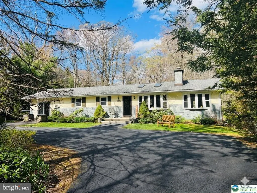 215 Larch Oval