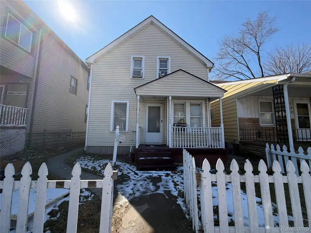 124 Le Roy St