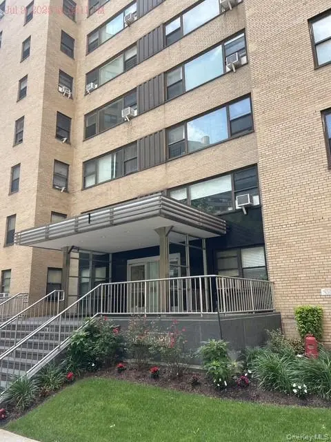 1 Fordham Hill Oval Unit 12D