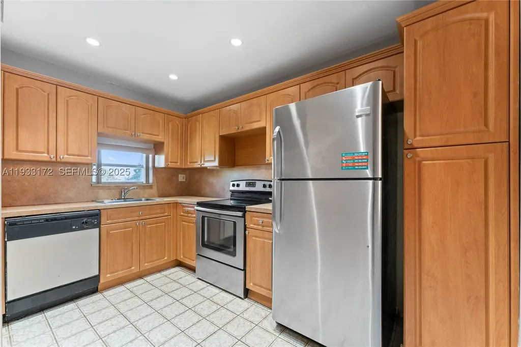 8901 S Hollybrook Blvd #303