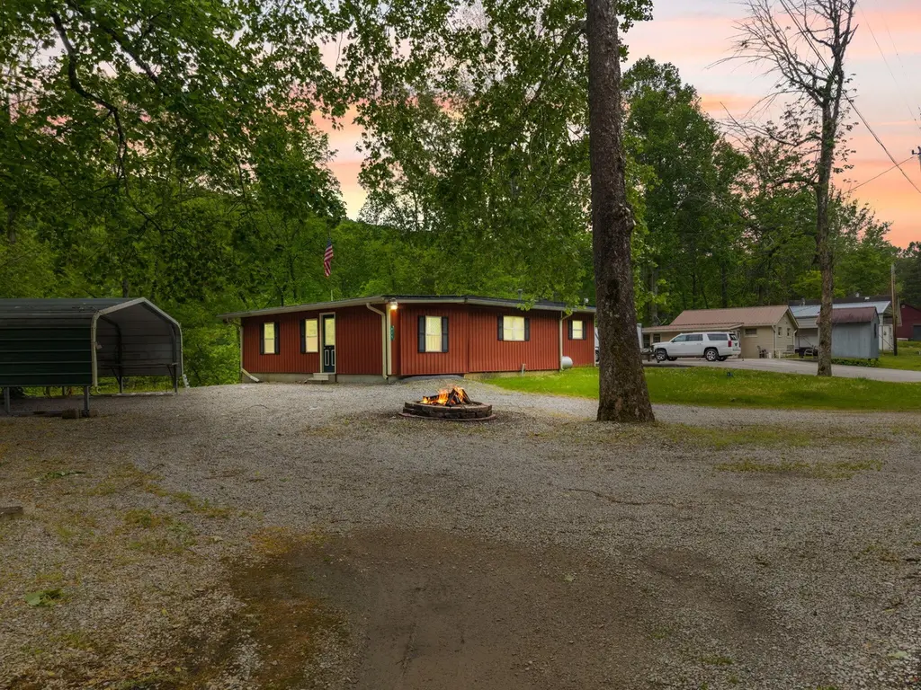 825 George Hardwick Dr