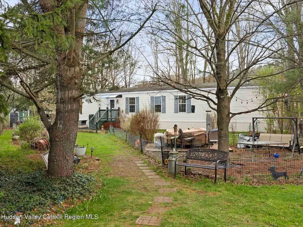 60 School View Dr