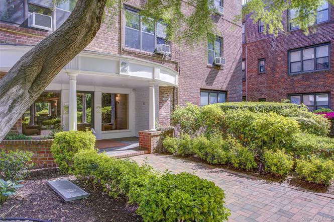 2 Town House Pl Unit 2-H