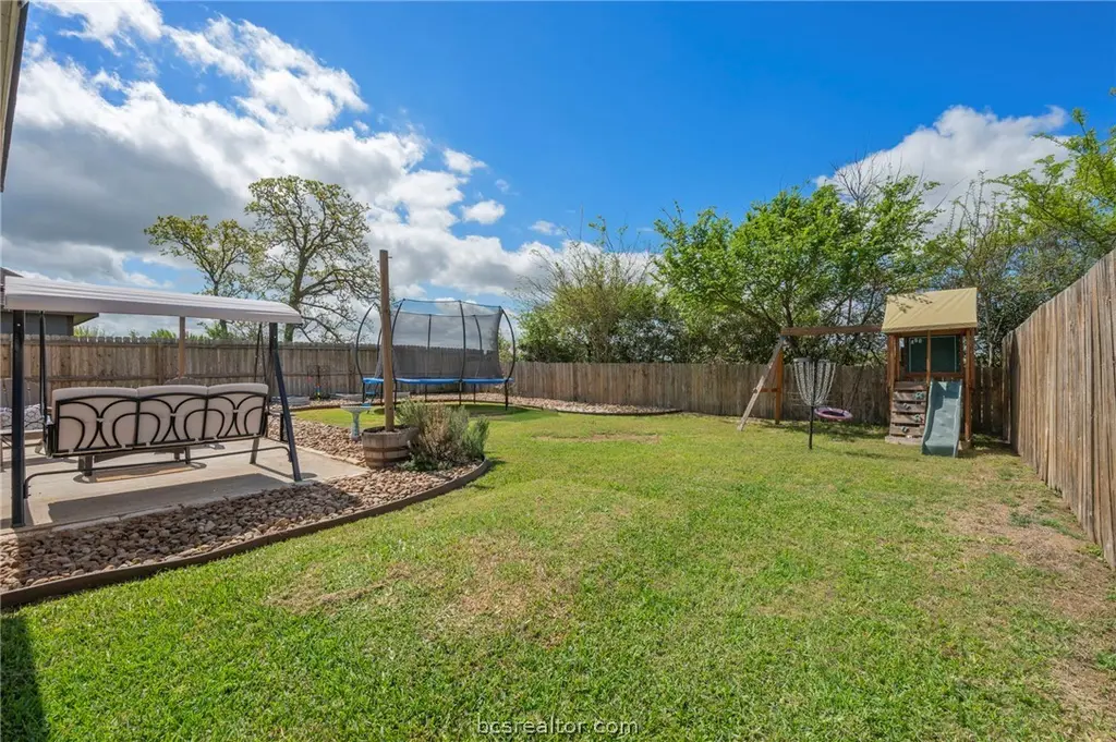 5274 Sagewood Dr