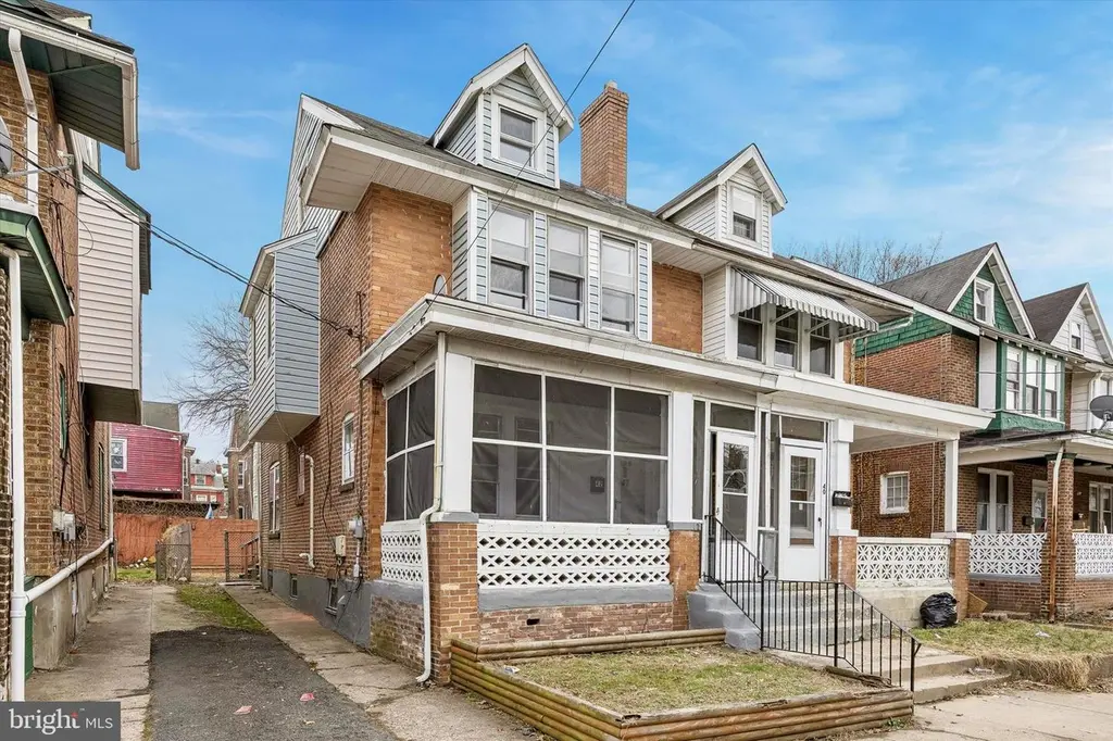 42 Laurel Ave