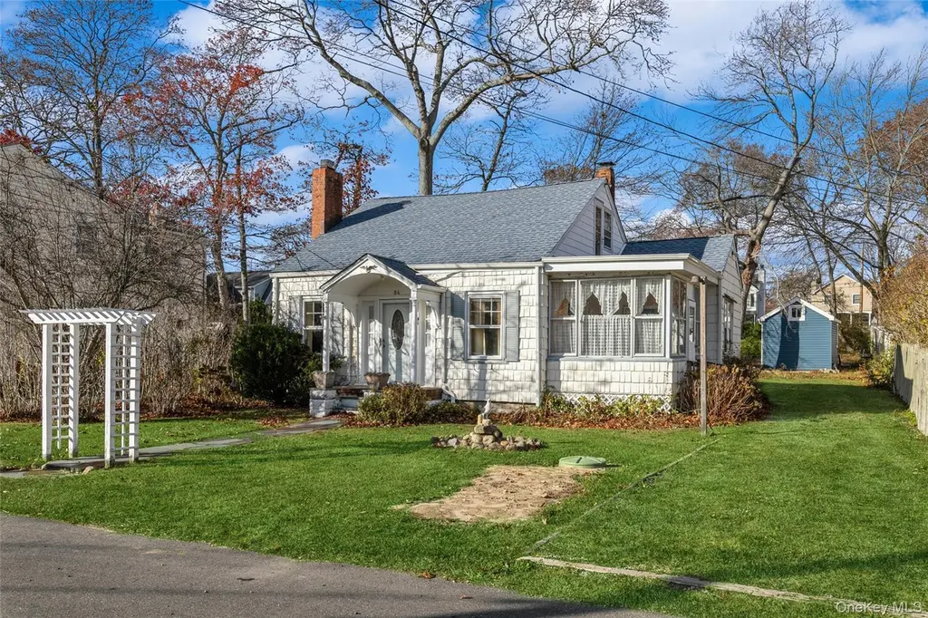 84 Riviera Dr