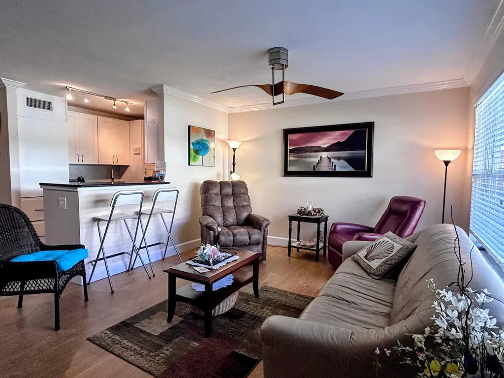 638 Snug Harbor Dr Unit E6