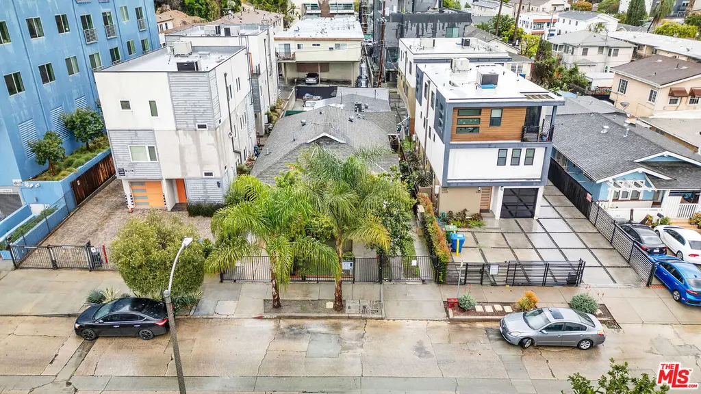 644 N Serrano Ave