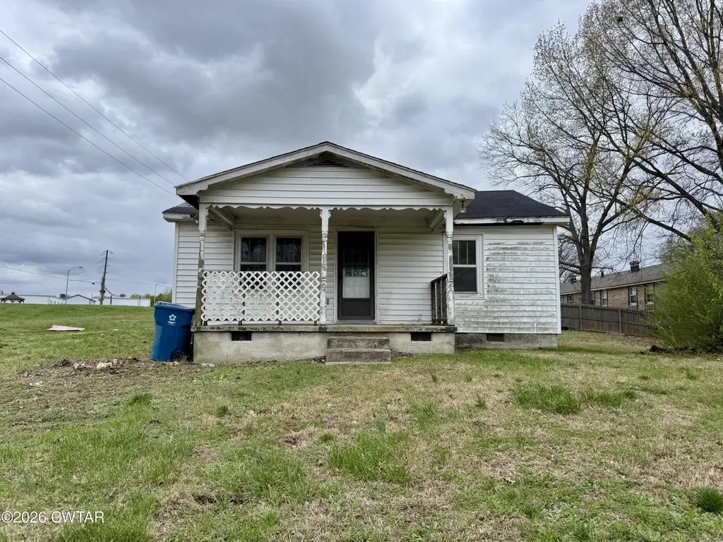 702 Gibson Rd
