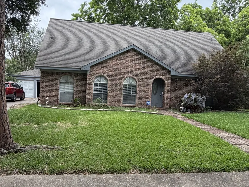 3127 Apple Dr