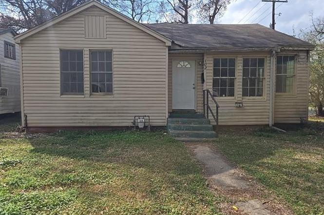 102 Colonial Dr