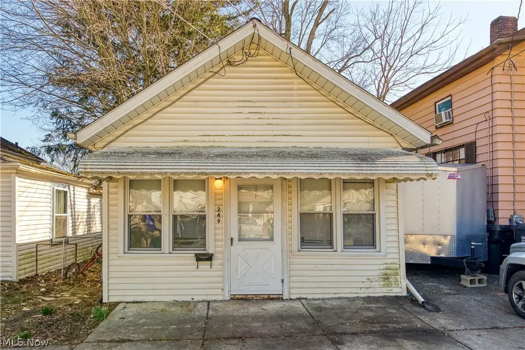 249 W Harris Ave