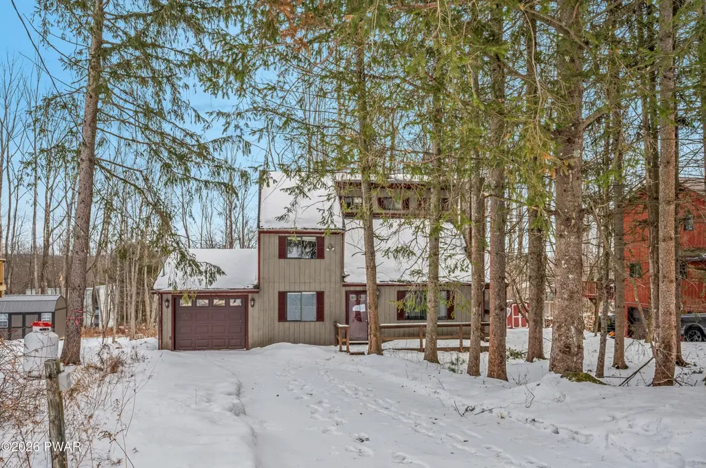 31 Woodcrest Ln