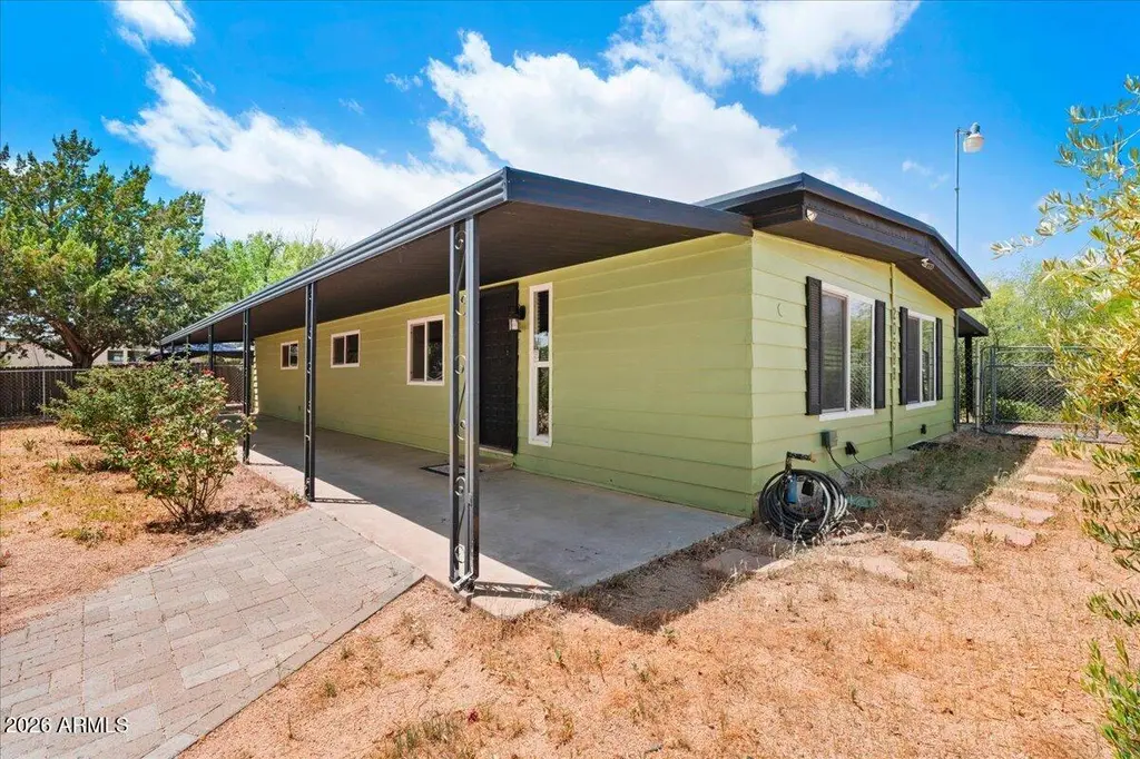 20589 E Larry Ln