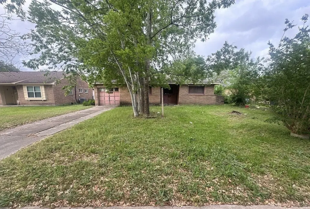 5506 Maywood Dr