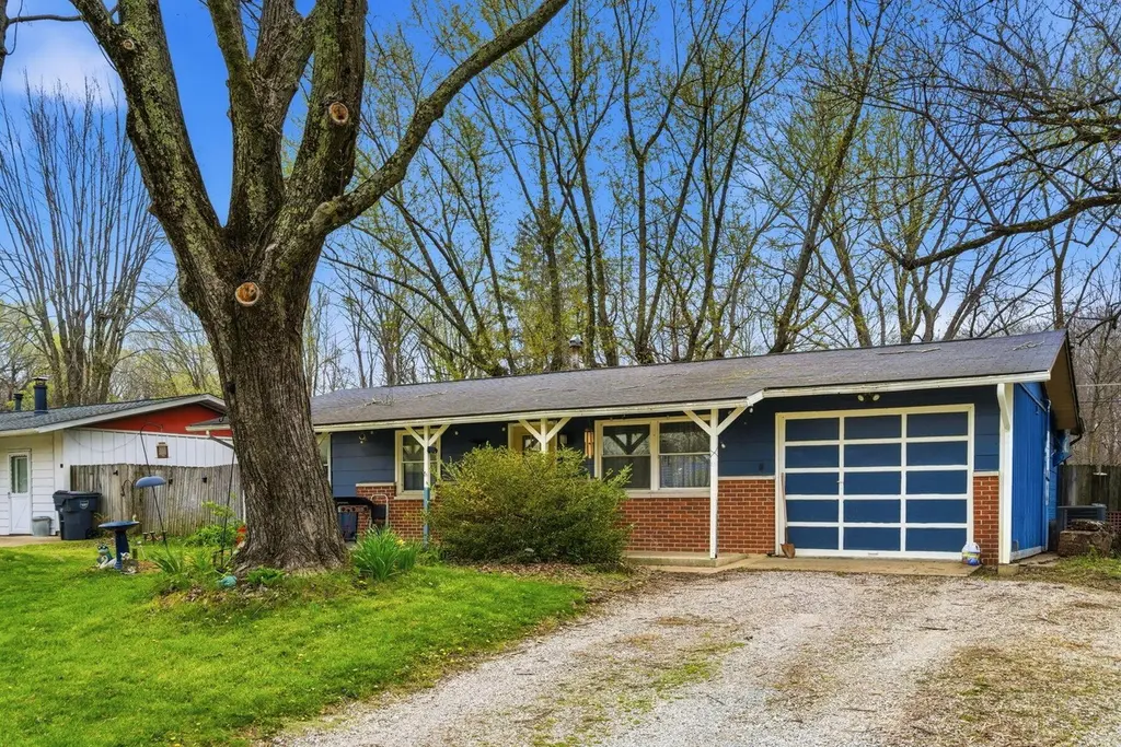 114 Hawthorne Rd