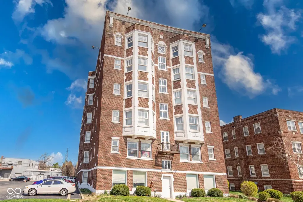 230 E 9th St #502