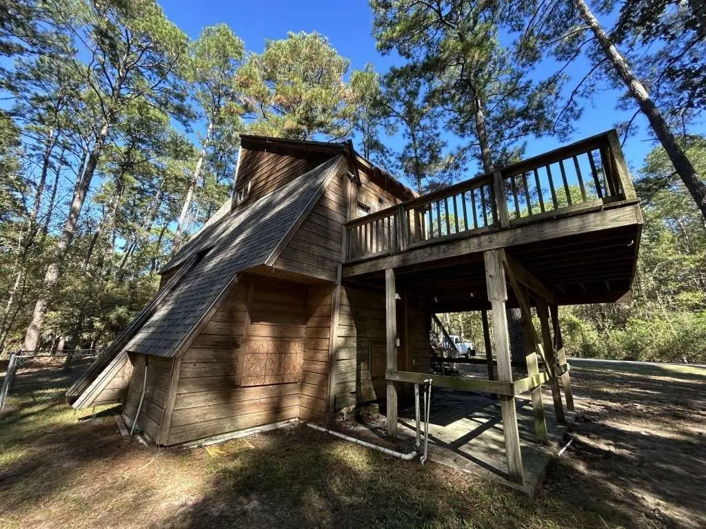 201 Creek Dr