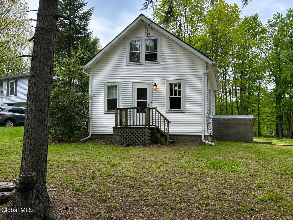 148 Elliot Rd