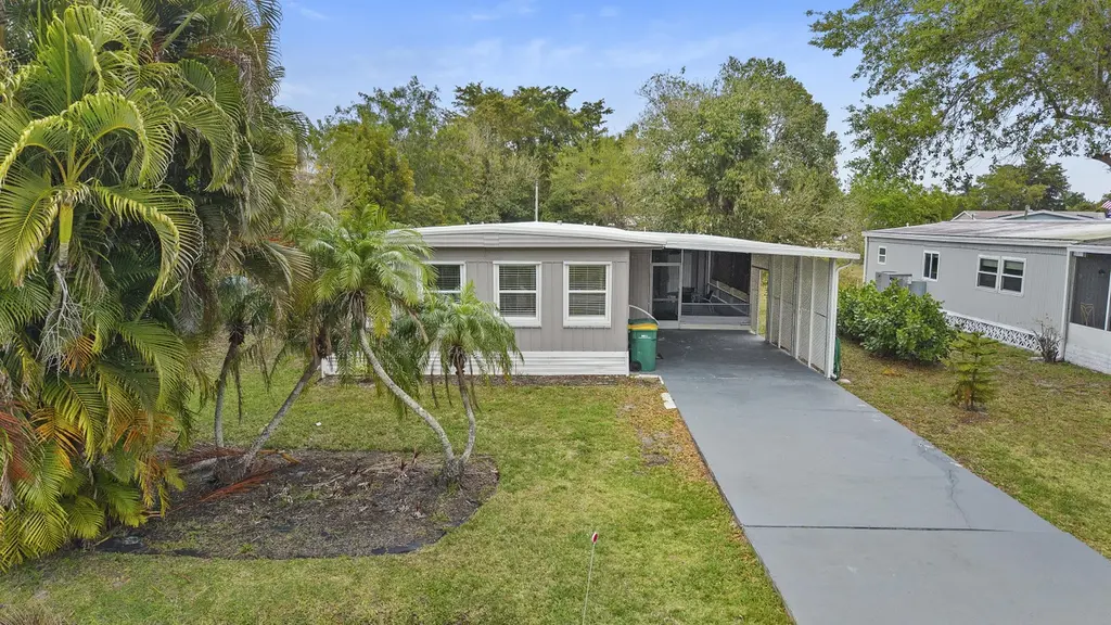 851 Manatee Rd