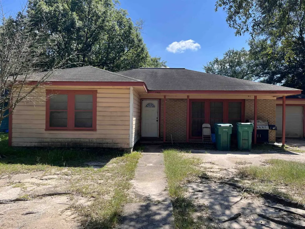 1033 Clairmont Dr