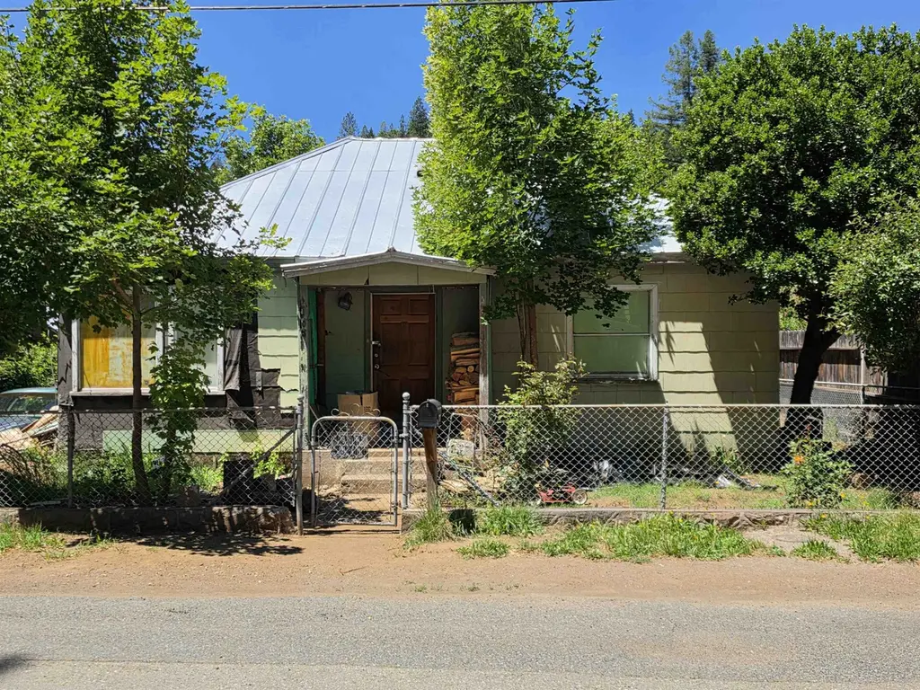 105 S Second St