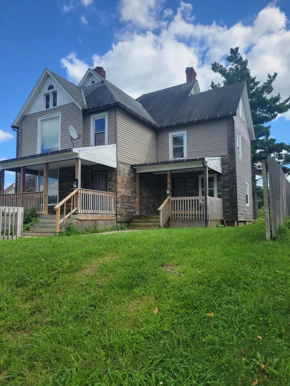 219 W 5th St