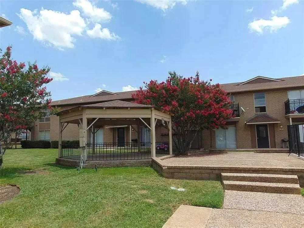 7937 Cliffbrook Dr
