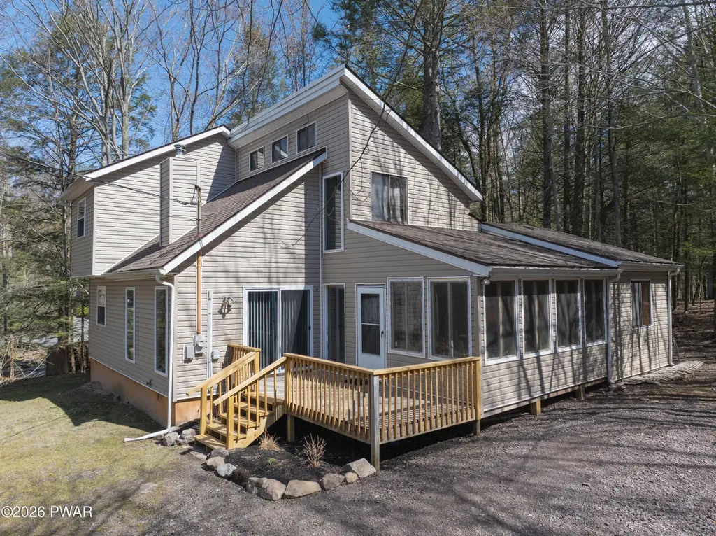 1044 Red Hawk Dr