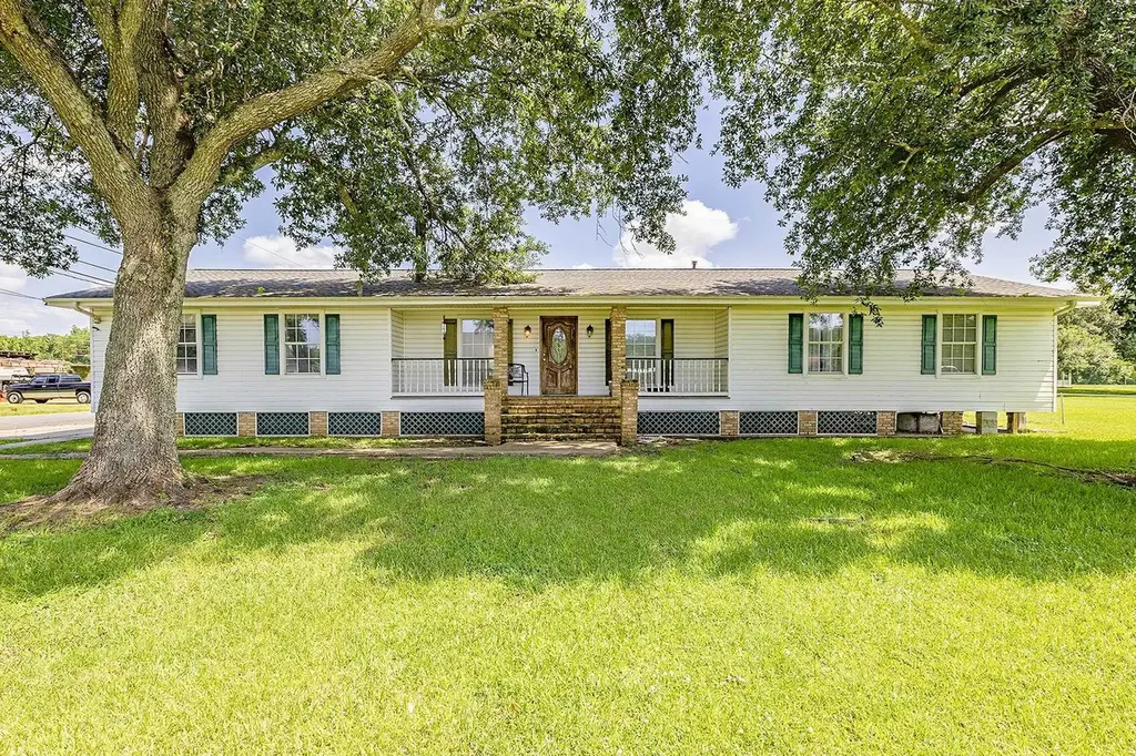 100 Farmer Ln