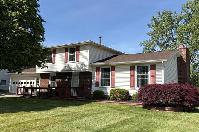 60 Riviera Dr