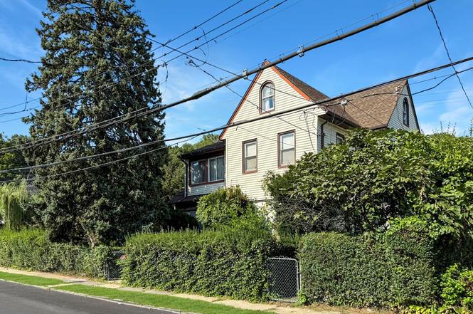 87 Brookside Ave