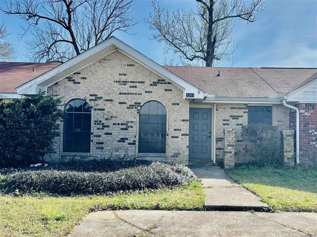 1207 Deesport St