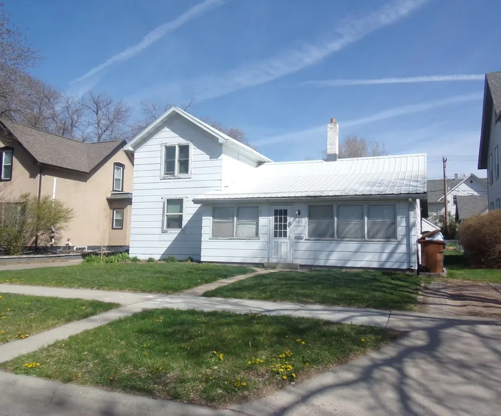 602 W 3rd Ave