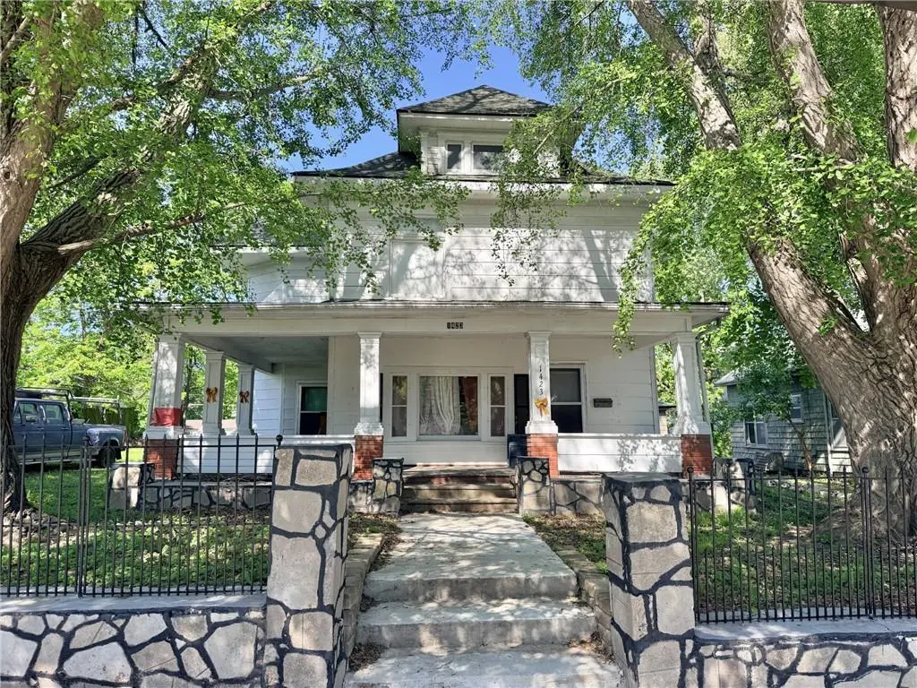 1423 Main St