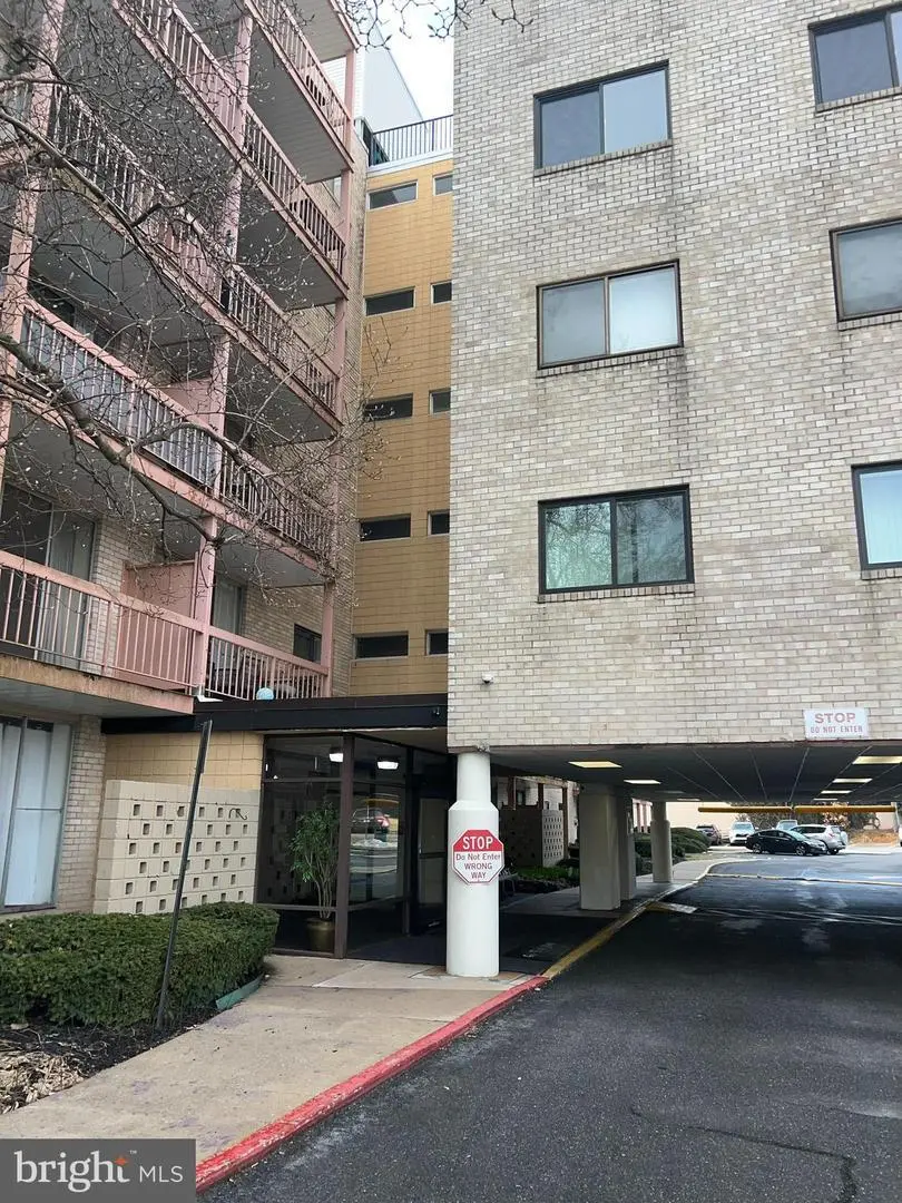 130 Slade Ave #305