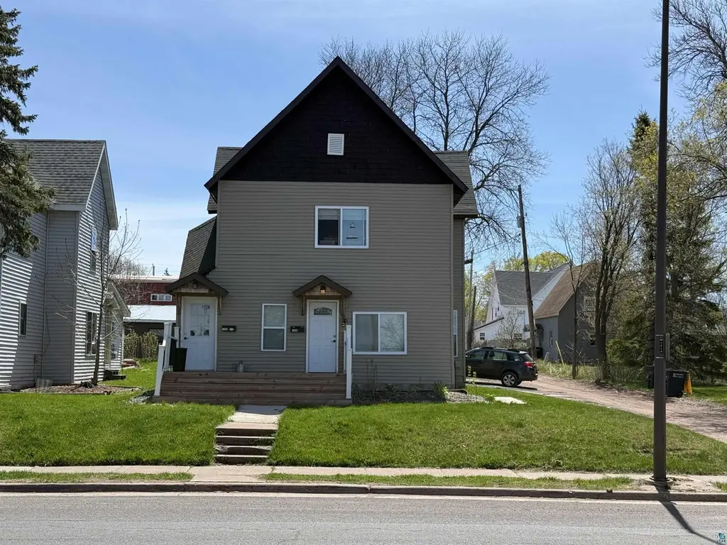 1208 Main St St W