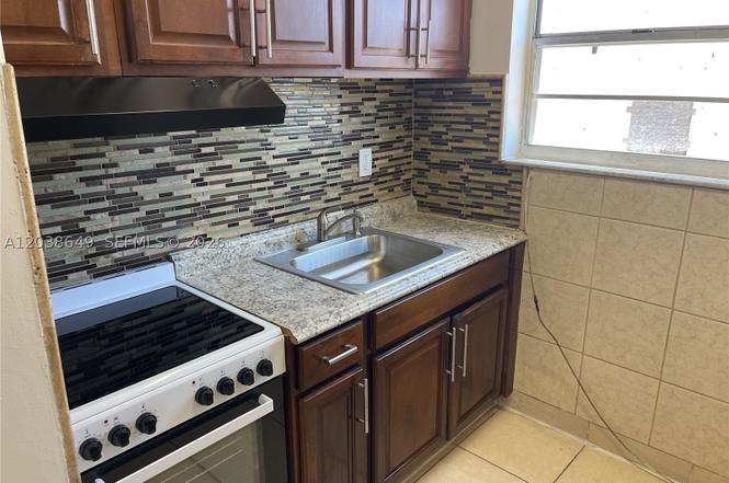 1043 NW 2nd St #14