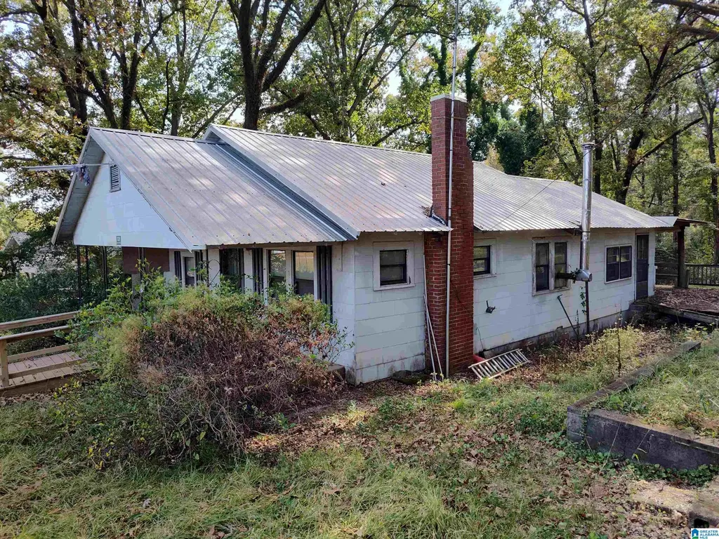 109 Lewis Ave