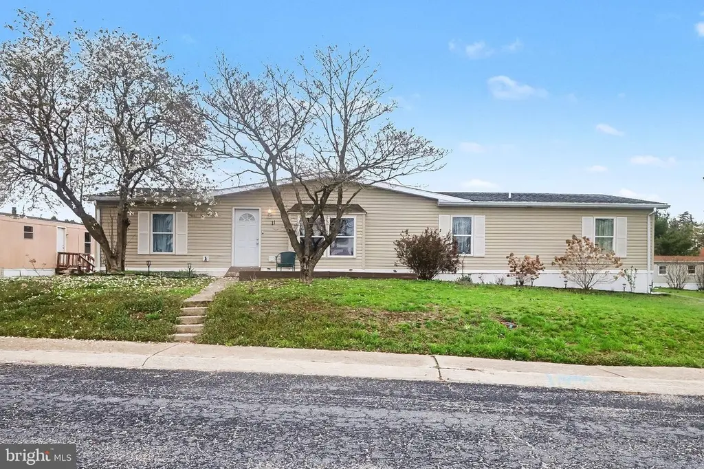 11 Heather Dr