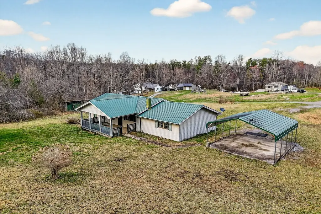 79 Evans Ln