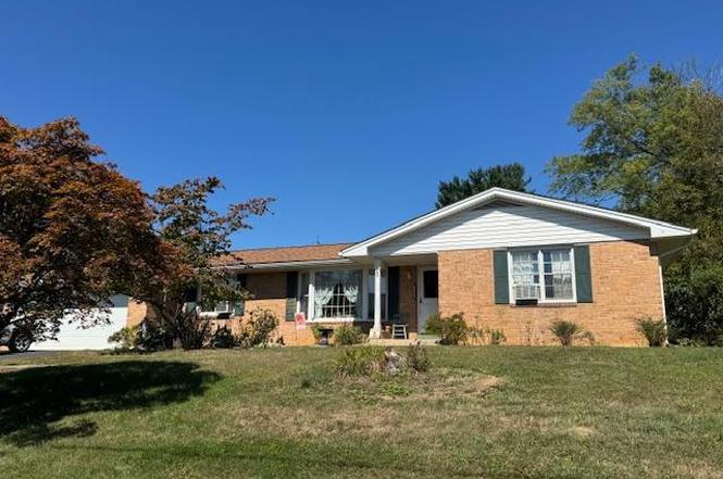 360 Holiday Ln