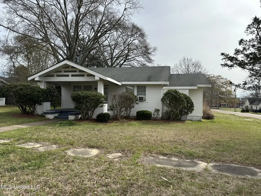 305 NW 3rd Ave
