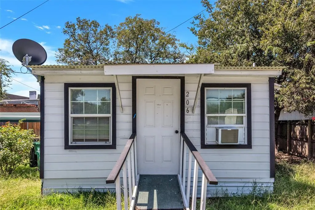 107 E 11th