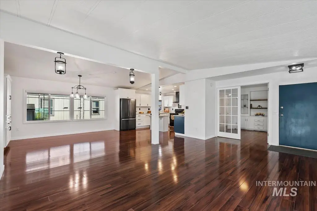7814 W Manassas