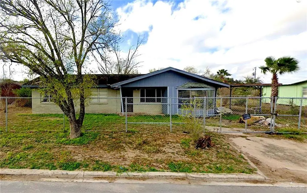 902 Alberta Rd