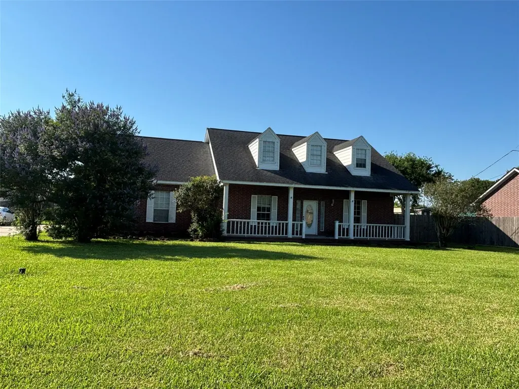 211 Oaks Grande Dr