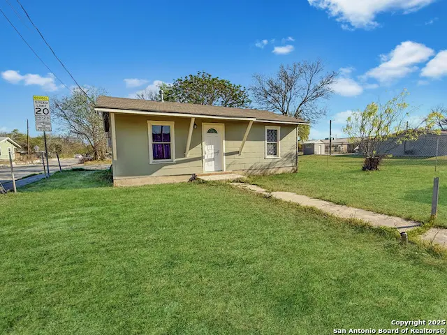 871 W Harlan